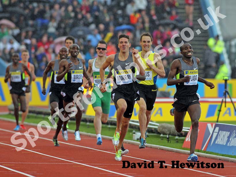 Ross Murray trying to catch Silas Kiplagat in the Emsley Carr Mile, 2012 Samsung Diamond League, Crystal Palace, London.